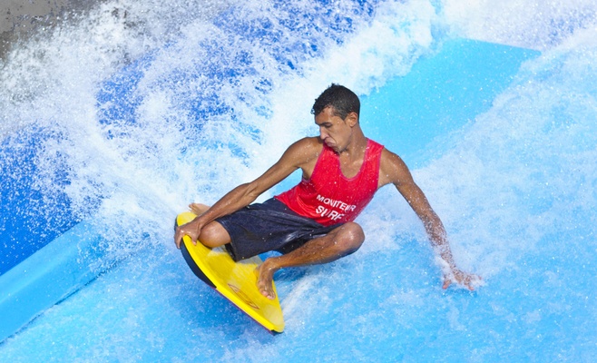 В Праге открылся первый в стране комплекс с искусственной волной для сёрфинга