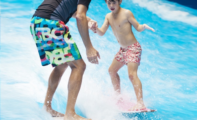 В Праге открылся первый в стране комплекс с искусственной волной для сёрфинга