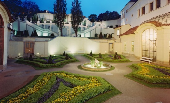 Торжественное освещение Вртбовского сада