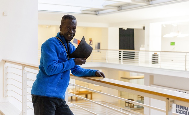 Эль-Хаджи Си: «Живопись — Перформанс — Политика»