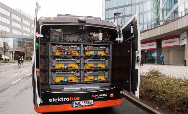 Фото и видео: В Праге начали ездить первые электробусы — проезд в них бесплатный