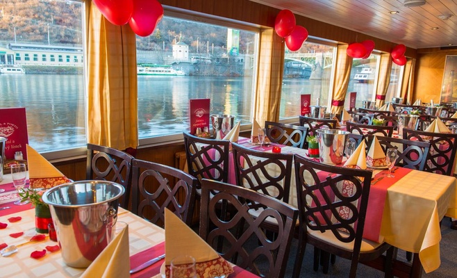 Валентинский круиз по Влтаве на судне Natal & Porto