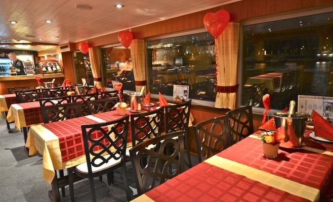 Валентинский круиз по Влтаве на судне Natal & Porto