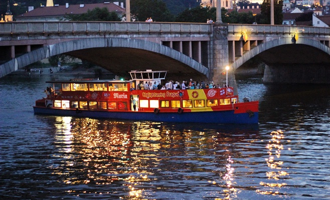 Валентинский круиз по Влтаве с River Boats Prague