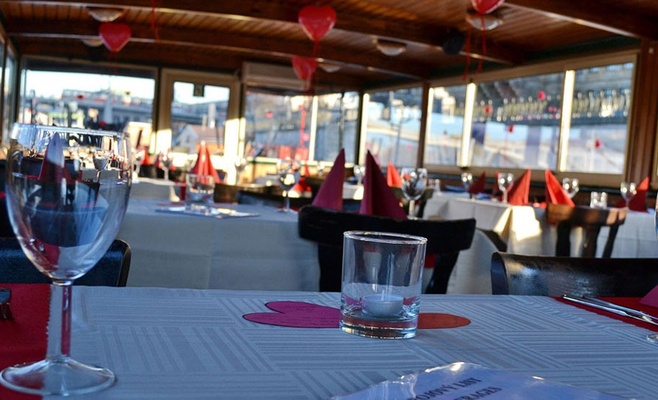 Валентинский круиз по Влтаве с River Boats Prague