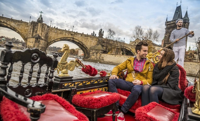 Валентинское катание на венецианской гондоле