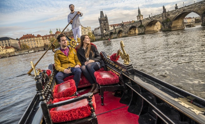 Валентинское катание на венецианской гондоле