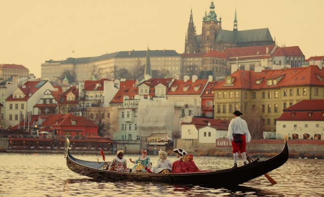 Валентинское катание на венецианской гондоле