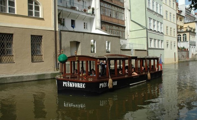 Валентинское катание на венецианской гондоле