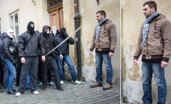 Полицейский притворялся демонстрантом, чтобы сдержать митингующих