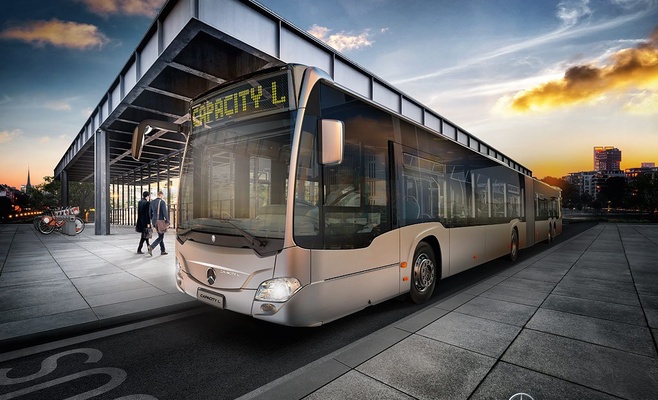 Обзор самого длинного автобуса в Европе, который курсирует по улицам Праги