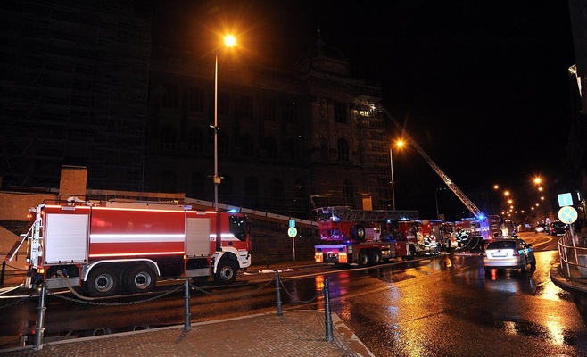 Минувшей ночью в Праге горело здание Национального музея