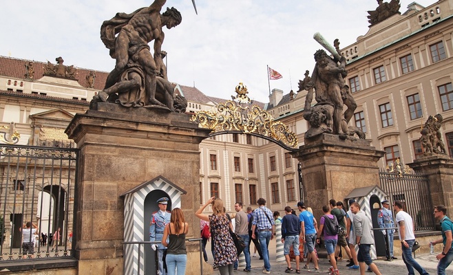 Все объекты Пражского Града можно посетить бесплатно