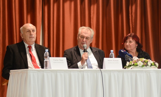 Земан: У нас достаточно лодок и самолётов, чтобы вернуть беженцев домой