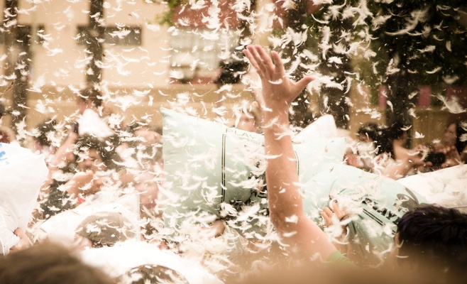 Международный день боёв подушками в Праге