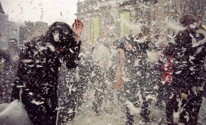 Международный день боёв подушками в Праге