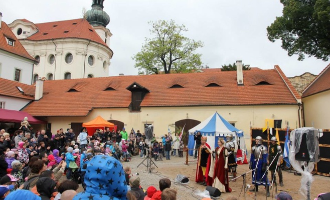 Средневековые торжества в Бржевновском монастыре