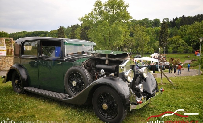 Съезд автомобилей Rolls-Royce и Bentley