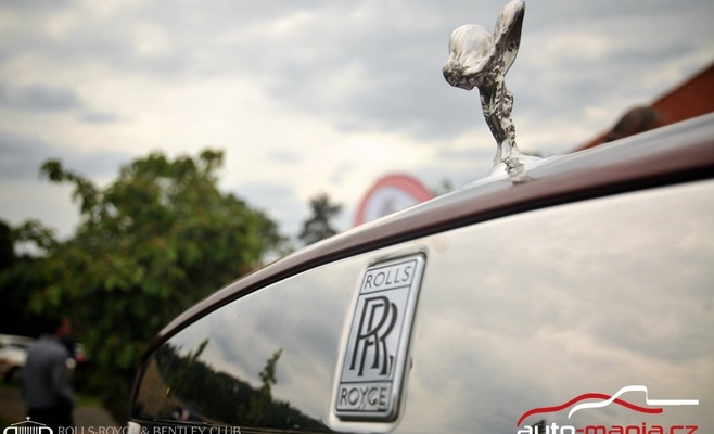 Съезд автомобилей Rolls-Royce и Bentley