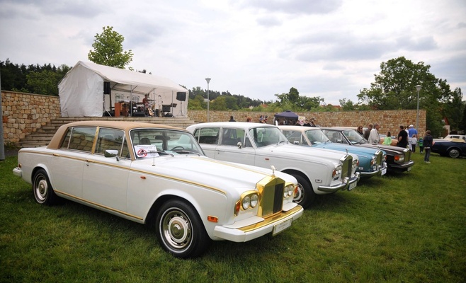 Съезд автомобилей Rolls-Royce и Bentley