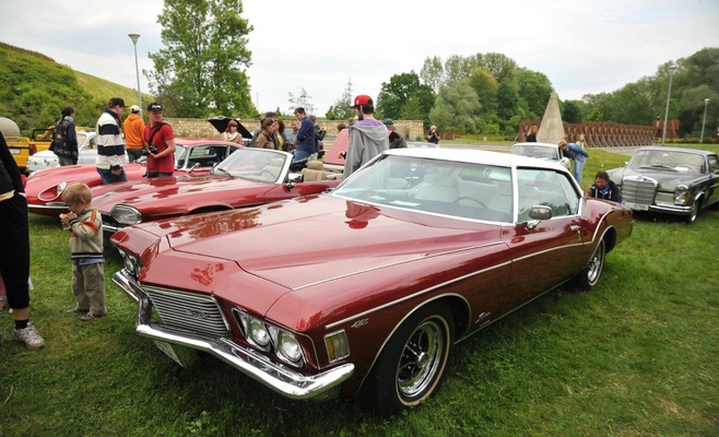 Съезд автомобилей Rolls-Royce и Bentley