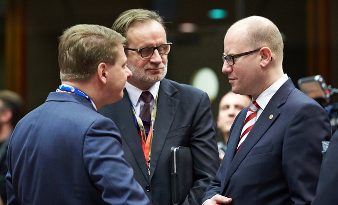 Премьер-министр Чехии: Если закроется «балканский путь», то беженцы будут использовать Украину и Россию