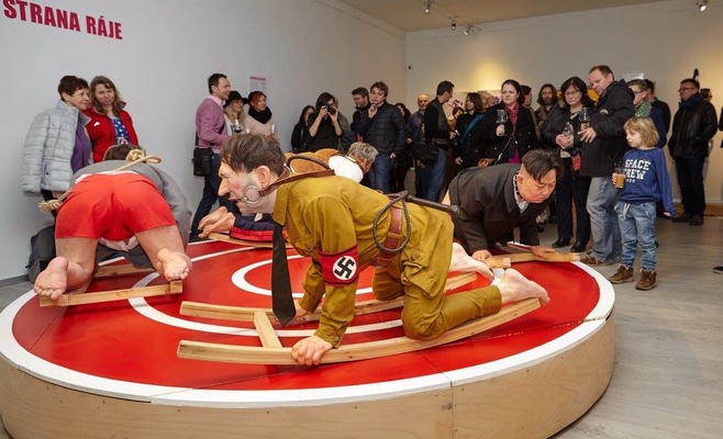 В Чехии открылась выставка «Обратная сторона рая»