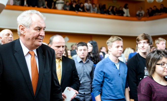 Президент Чехии: Если не пить, то можно закончить, как Гитлер