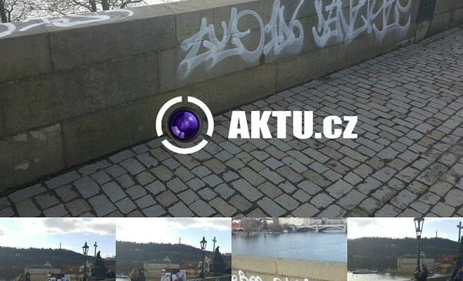 Неизвестные изуродовали Карлов мост в Праге
