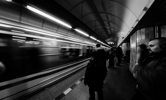 В Праге не работало метро, человек упал под поезд