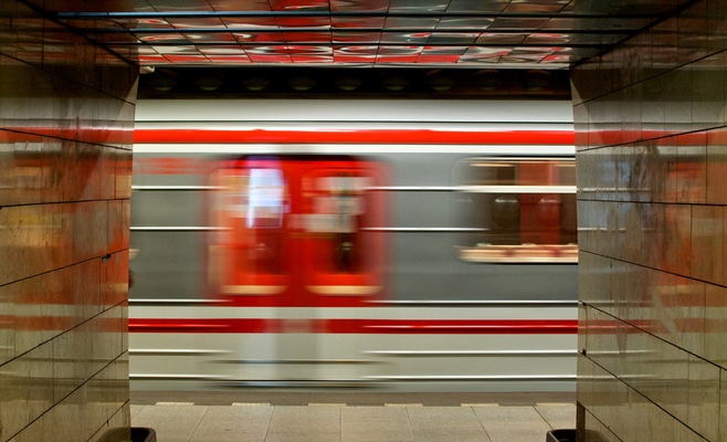 Минувшей ночью в Праге не работало метро из-за падения человека под поезд