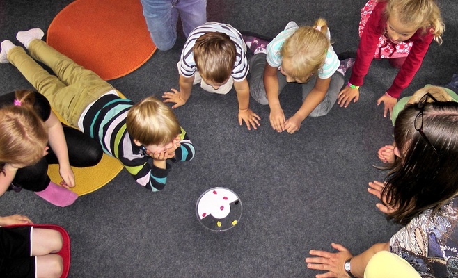 Воспитатели отказались передавать пьяной матери ребёнка