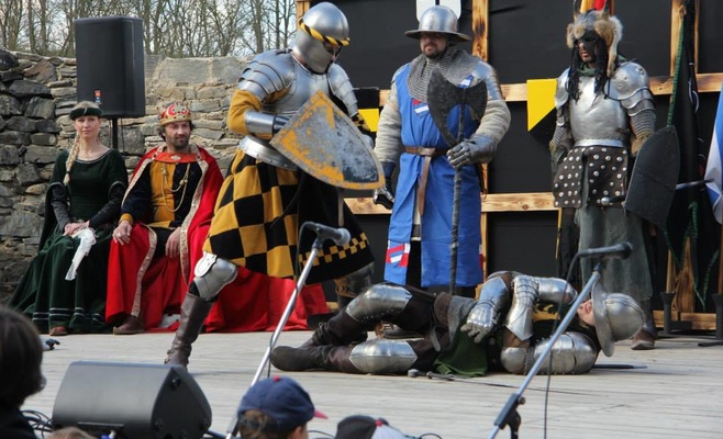 Пасхальные рыцарские торжества на замке Окорж