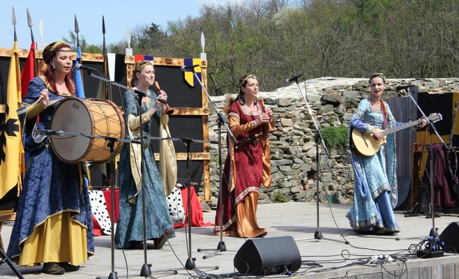 Пасхальные рыцарские торжества на замке Окорж