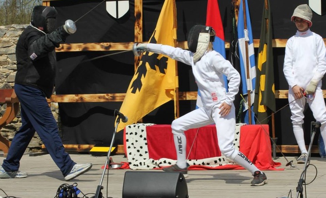 Пасхальные рыцарские торжества на замке Окорж