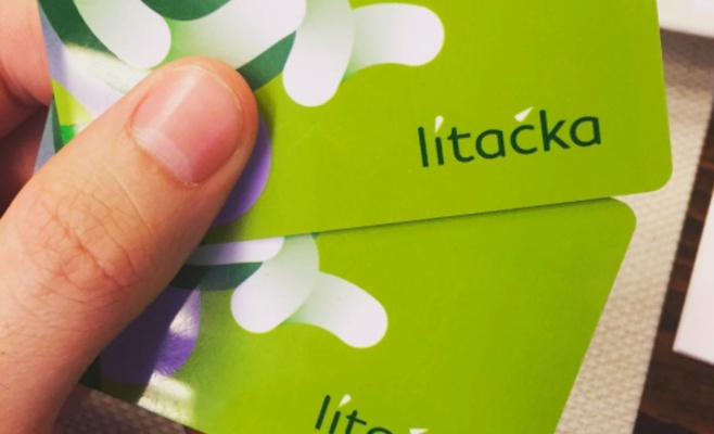 Пражане выстроились в очередь за новыми проездными Lítačka