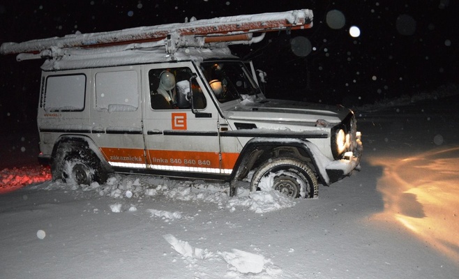 Многие домашние хозяйства после снегопада по-прежнему без электричества