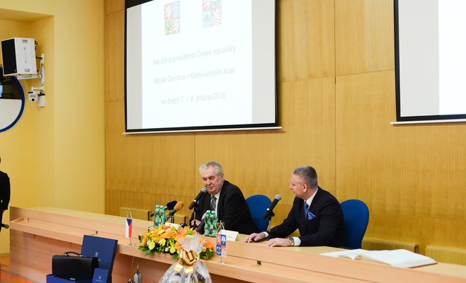 Земан не собирается быть более сдержанным, как этого требует сенат