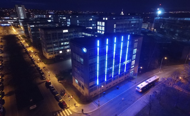 «Линии» украшают фасад электротехнического факультета ЧВУТ