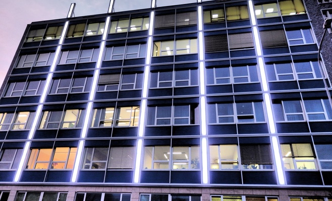 «Линии» украшают фасад электротехнического факультета ЧВУТ