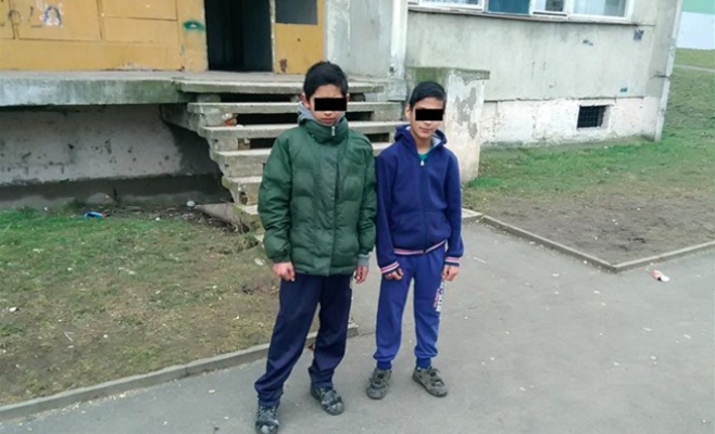 Подростки кидали крупные камни в горожан