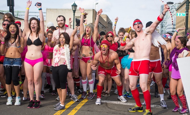 Групповая мастурбация у Орлоя в центре Праги?