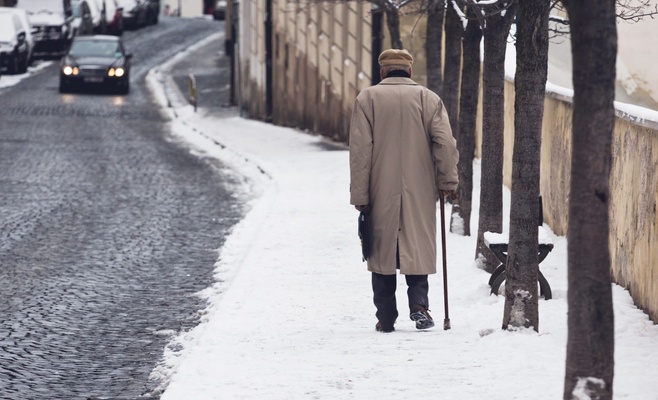 Метеорологи предупреждают о гололедице ближайшей ночью