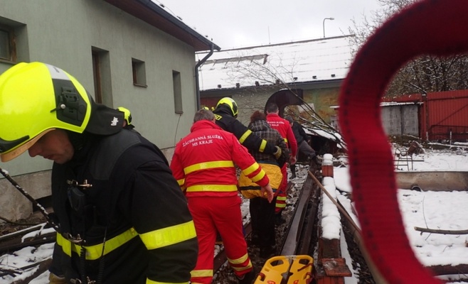 Женщина упала в 12-метровый колодец