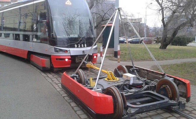 Странный прицеп у трамваев в Праге?