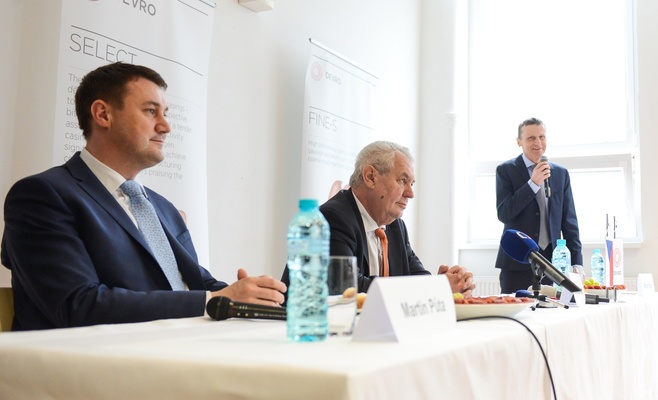 Президент Чехии: Греция может погасить внешний долг, создав центры для беженцев