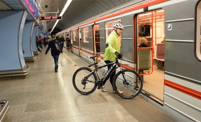 Прага вводит новые правила для транспортировки велосипедов в общественном транспорте