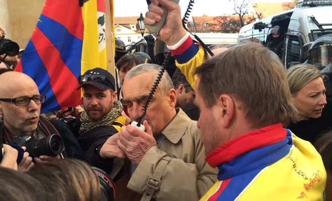 В Праге состоялась демонстрация против сближения Чехии и Китая