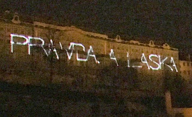 Активисты сделали проекцию с антикитайскими лозунгами на Пражский Град