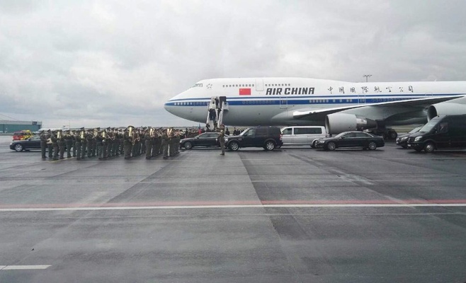 «Каждая прекрасная встреча однажды заканчивается», — сказал Земан о визите председателя КНР